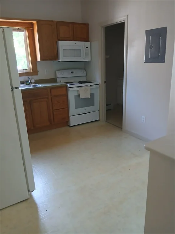2 bed, 1 bath apartment for rent at 215 Walnut St Unit 11, New Bedford — photo 5 of 8