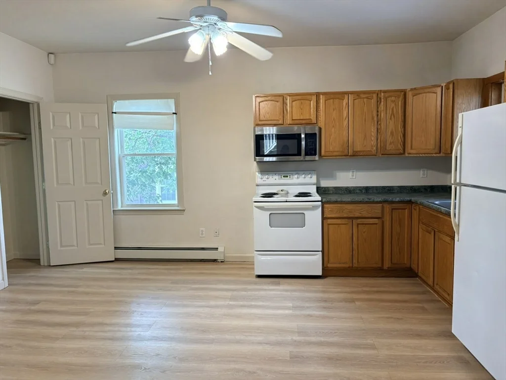 1 bed, 1 bath apartment for rent at 215 Walnut St Unit 6, New Bedford — photo 5 of 6