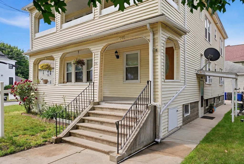 5 bed, 2 bath apartment for rent at 216 Broadway Unit Unit 2, East Arlington — photo 3 of 42
