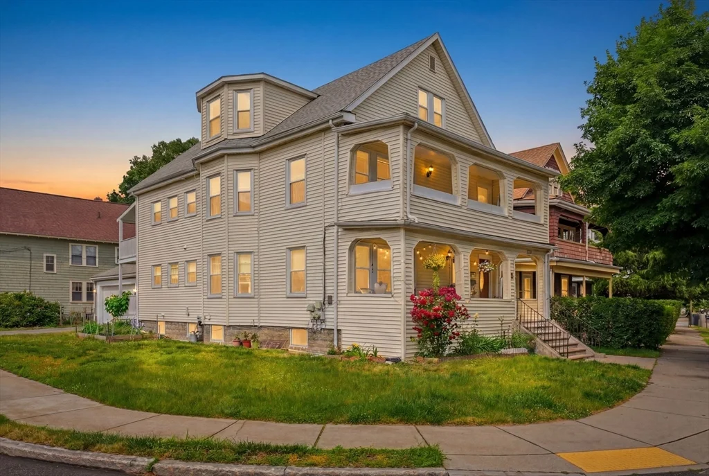 5 bed, 2 bath apartment for rent at 216 Broadway Unit Unit 2, East Arlington — photo 1 of 42