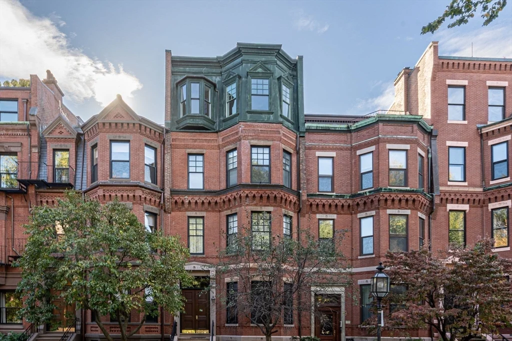 2 bed, 2 bath apartment for rent at 216 Commonwealth Ave Unit UNIT 4, Back Bay