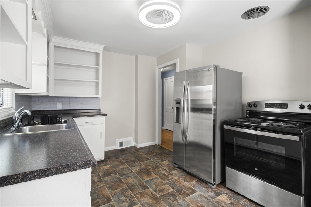 3 bed, 2 bath apartment for rent at 216 Dwight Rd, Springfield — photo 5 of 26