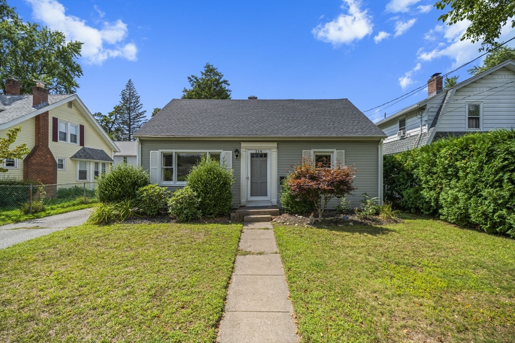 3 bed, 2 bath apartment for rent at 216 Dwight Rd, Springfield — photo 1 of 26