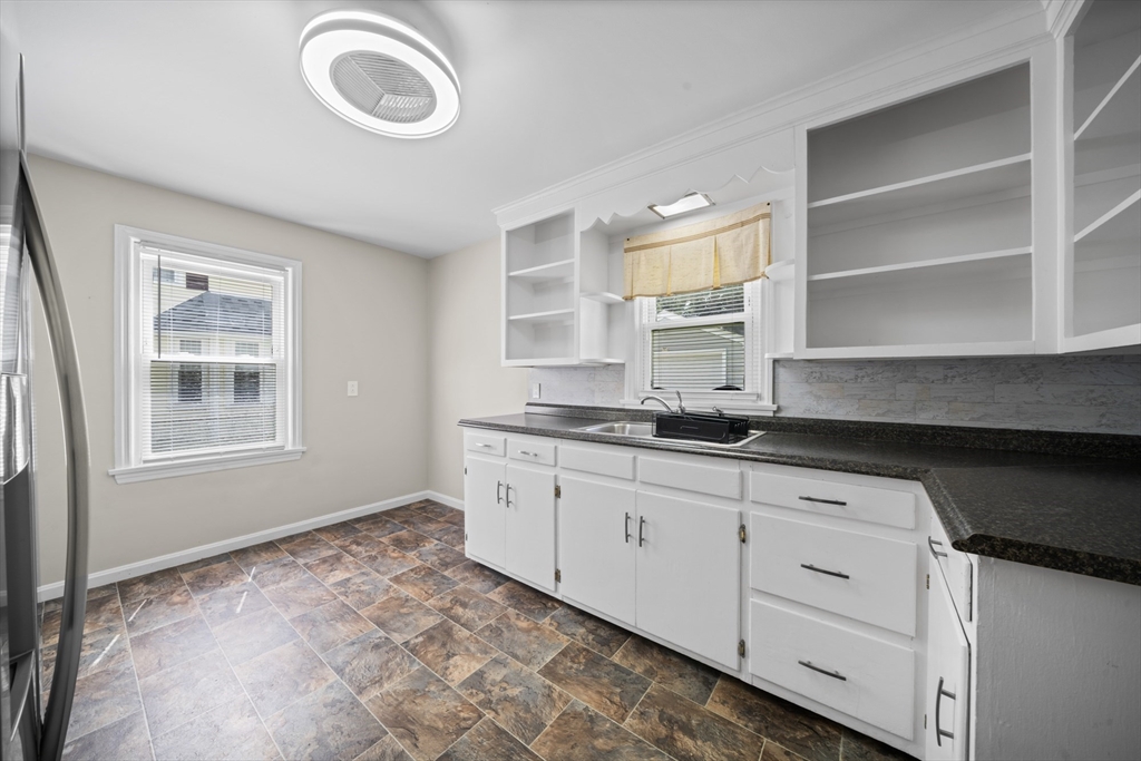 3 bed, 2 bath apartment for rent at 216 Dwight Rd, Springfield — photo 6 of 26