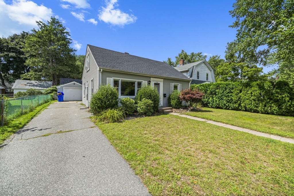 3 bed, 2 bath apartment for rent at 216 Dwight Rd, Springfield — photo 2 of 26
