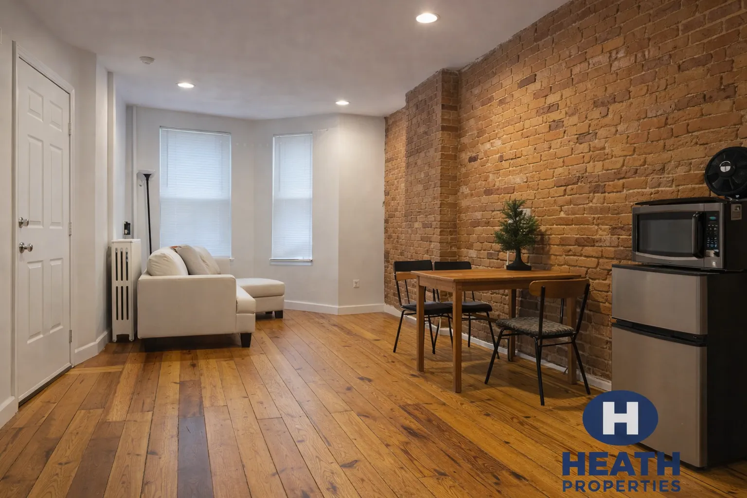 3 bed, 2 bath apartment for rent at 216 Hemenway St Unit 1, Fenway — photo 2 of 3