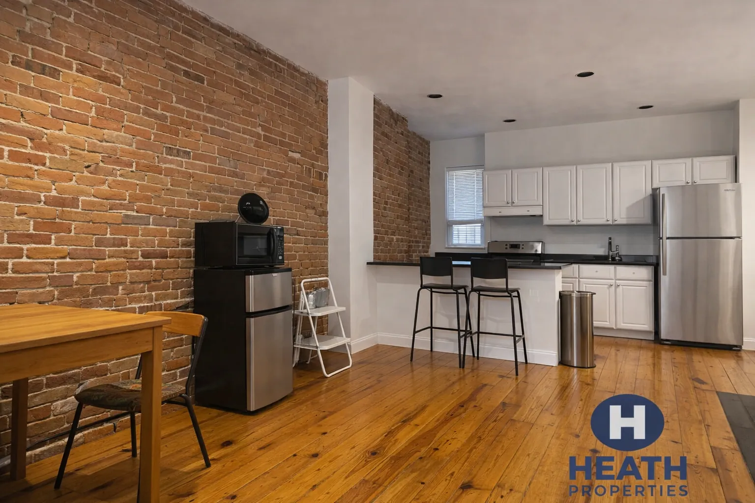 3 bed, 2 bath apartment for rent at 216 Hemenway St Unit 1, Fenway — photo 1 of 3
