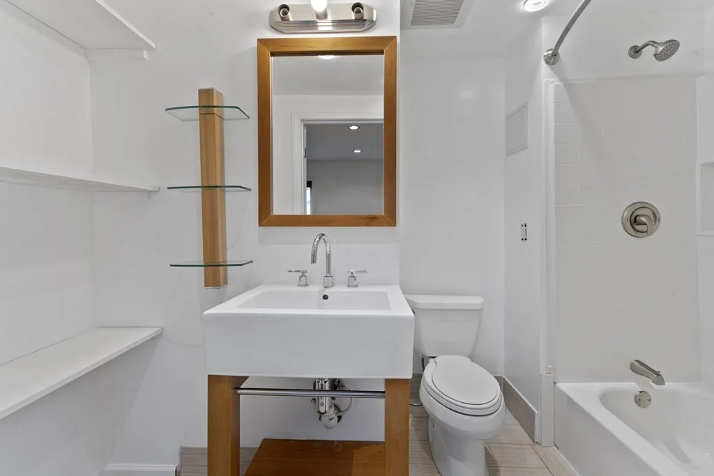 2 bed, 2 bath apartment for rent at 216 K Unit 2, Boston — photo 16 of 17