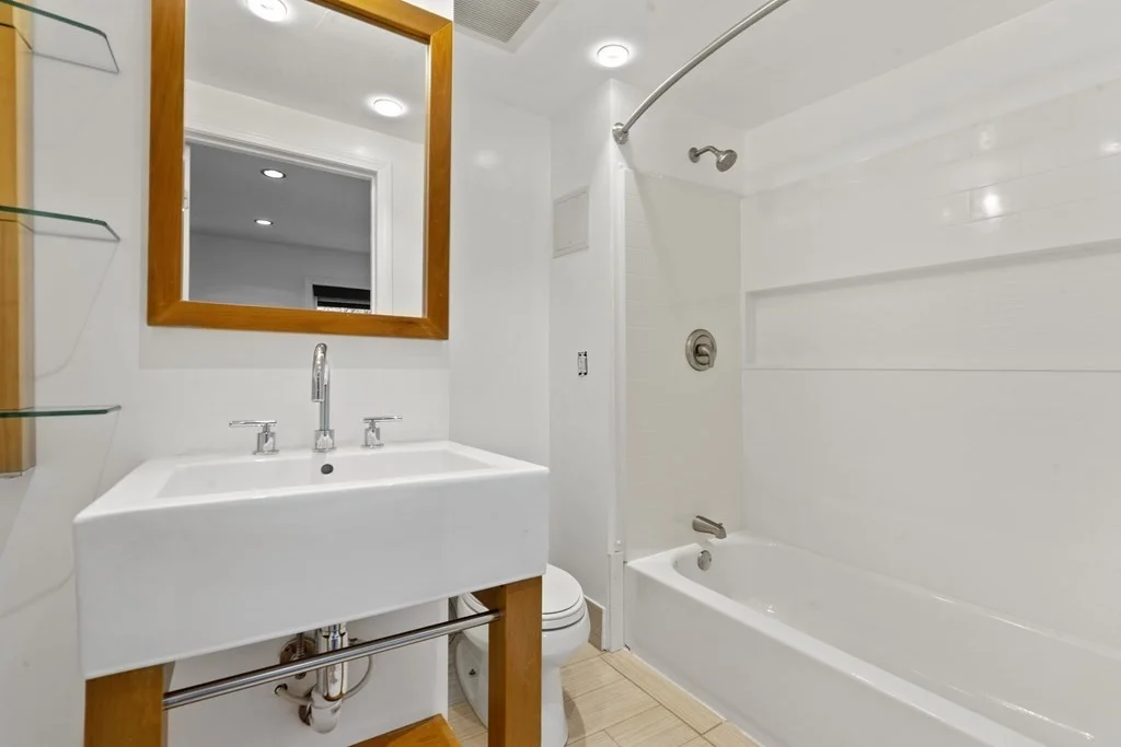 2 bed, 2 bath apartment for rent at 216 K Unit 2, Boston — photo 15 of 17