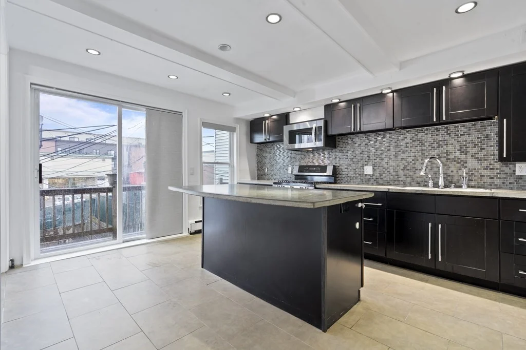 2 bed, 2 bath apartment for rent at 216 K Unit 2, Boston — photo 1 of 17