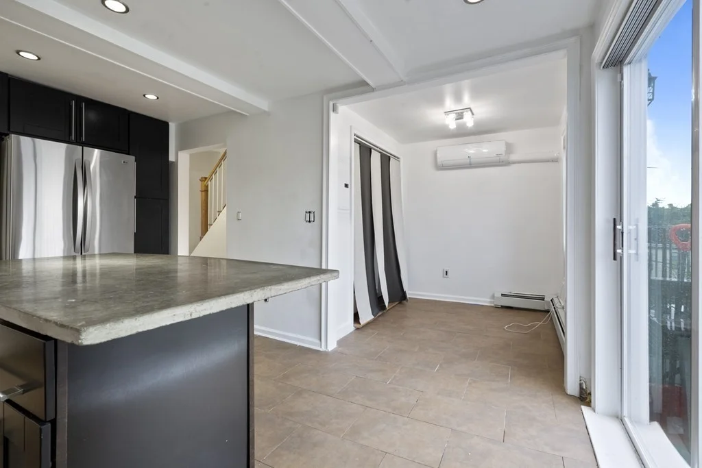 2 bed, 2 bath apartment for rent at 216 K Unit 2, Boston — photo 3 of 17