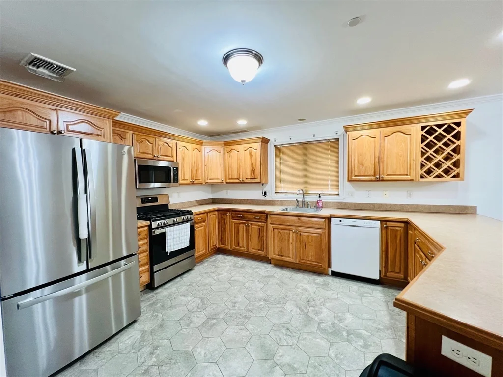 3 bed, 2 bath apartment for rent at 216 Rangeway Unit 172, Billerica — photo 3 of 19