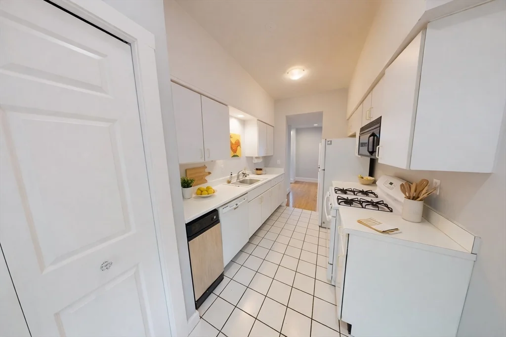 2 bed, 2 bath apartment for rent at 216 Summit Ave Unit 201, Corey Hill — photo 4 of 9