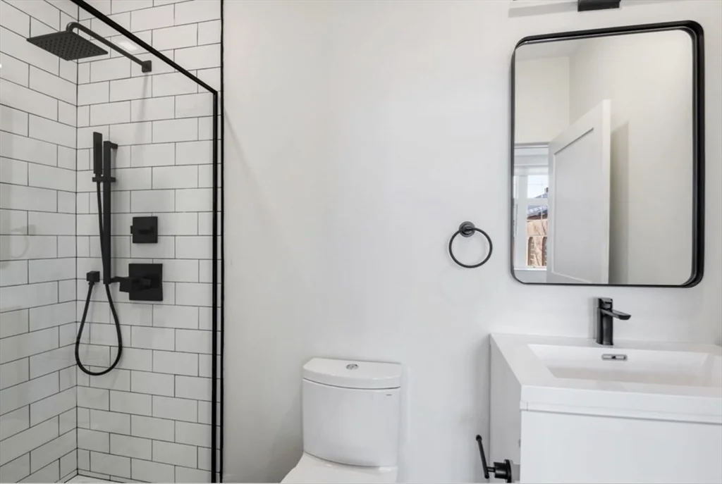 2 bed, 2 bath apartment for rent at 217-221 Essex St Unit 305, Salem — photo 4 of 11