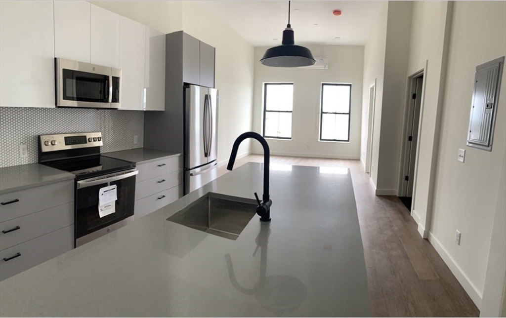 1 bed, 1 bath apartment for rent at 217-221 Essex St Unit 503, Salem — photo 1 of 6