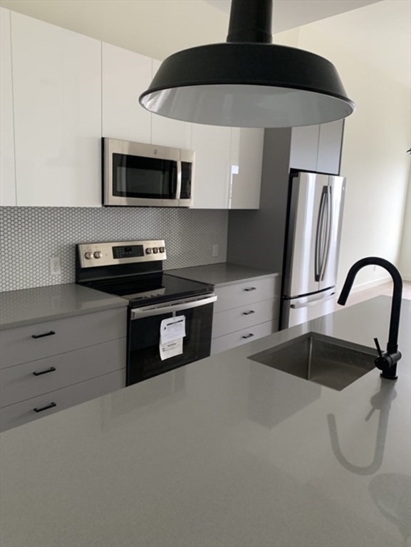 1 bed, 1 bath apartment for rent at 217-221 Essex St Unit 503, Salem — photo 2 of 6