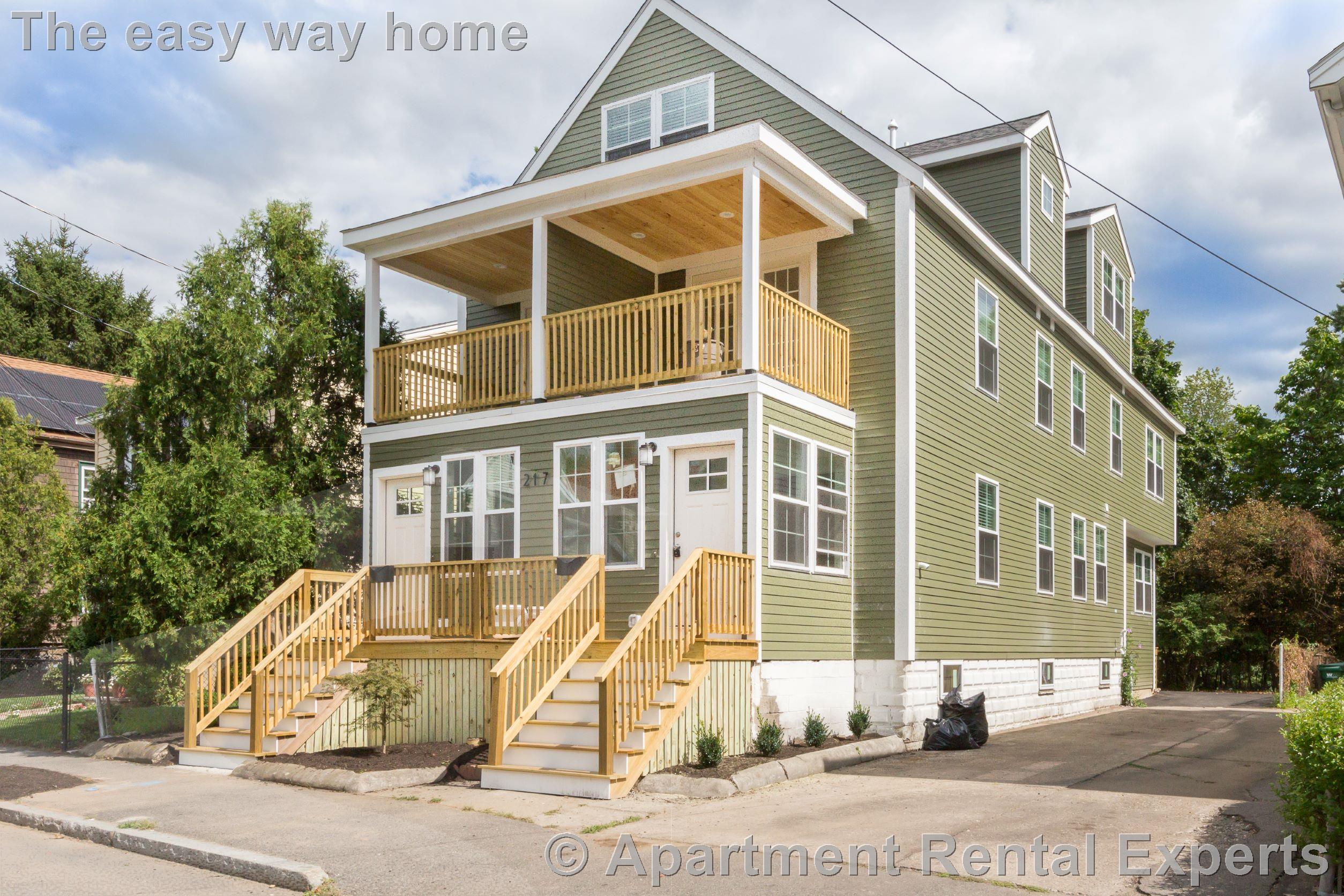 4 bed, 3 bath apartment for rent at 217 Arlington St Unit 1, West Medford — photo 1 of 22