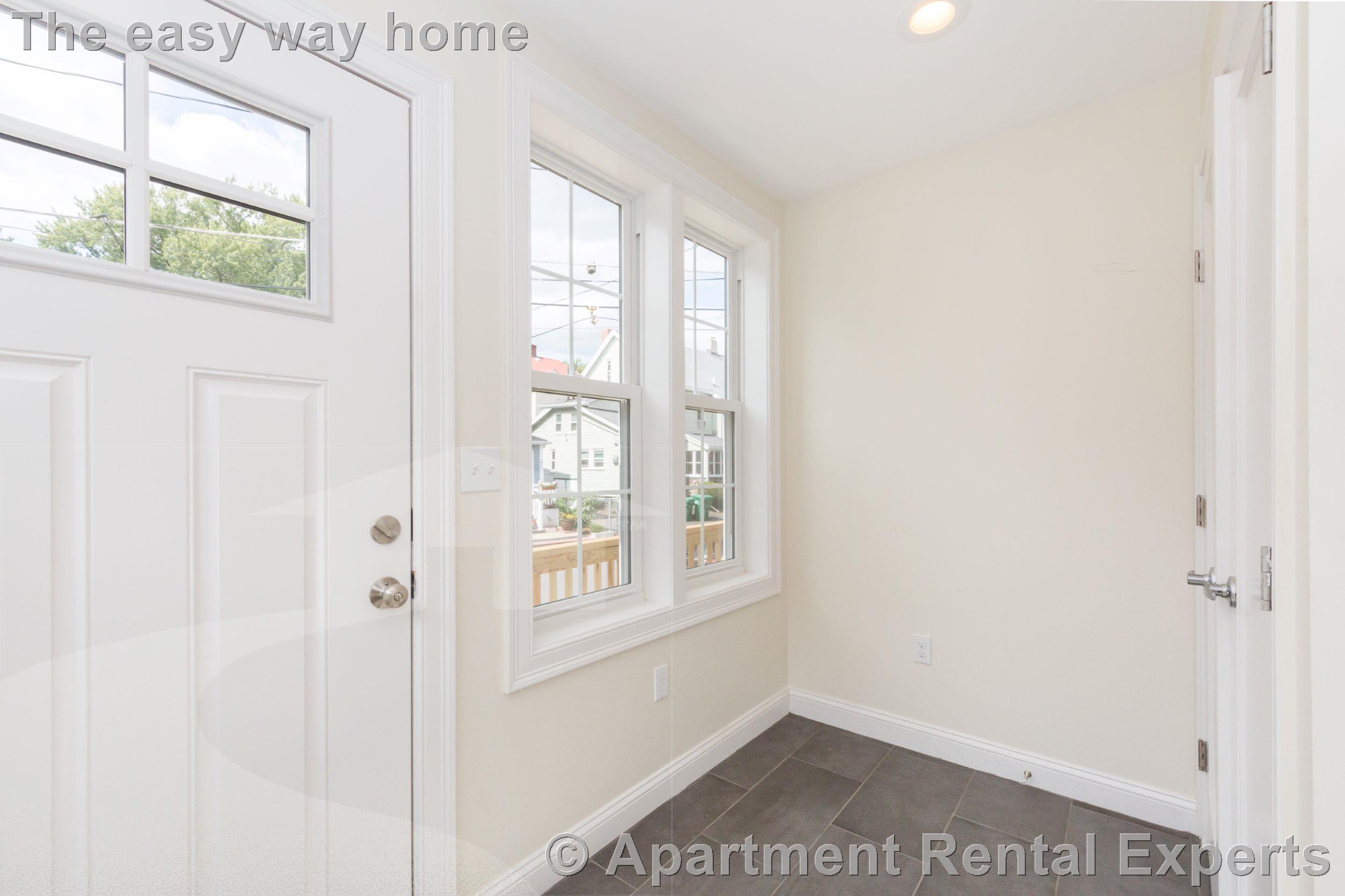 4 bed, 3 bath apartment for rent at 217 Arlington St Unit 1, West Medford — photo 4 of 22