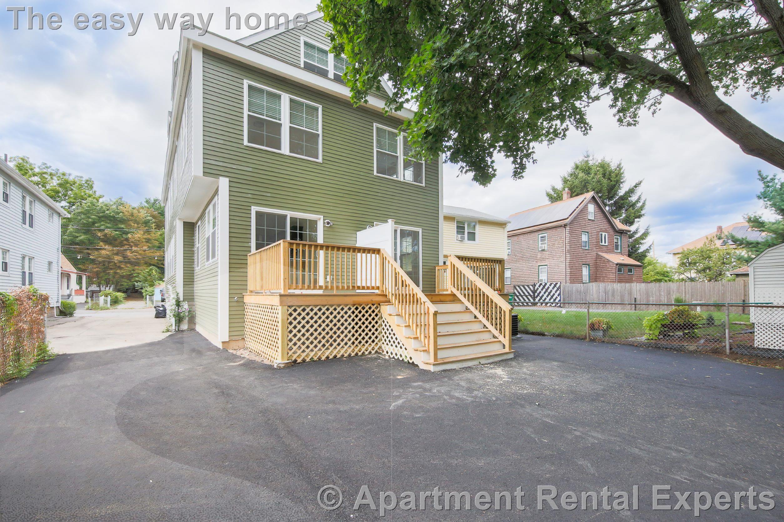 4 bed, 3 bath apartment for rent at 217 Arlington St Unit 1, West Medford — photo 3 of 22