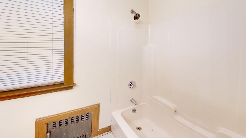 2 bed, 1 bath apartment for rent at 217 Chestnut Hill Ave Unit 1, Brighton — photo 5 of 8