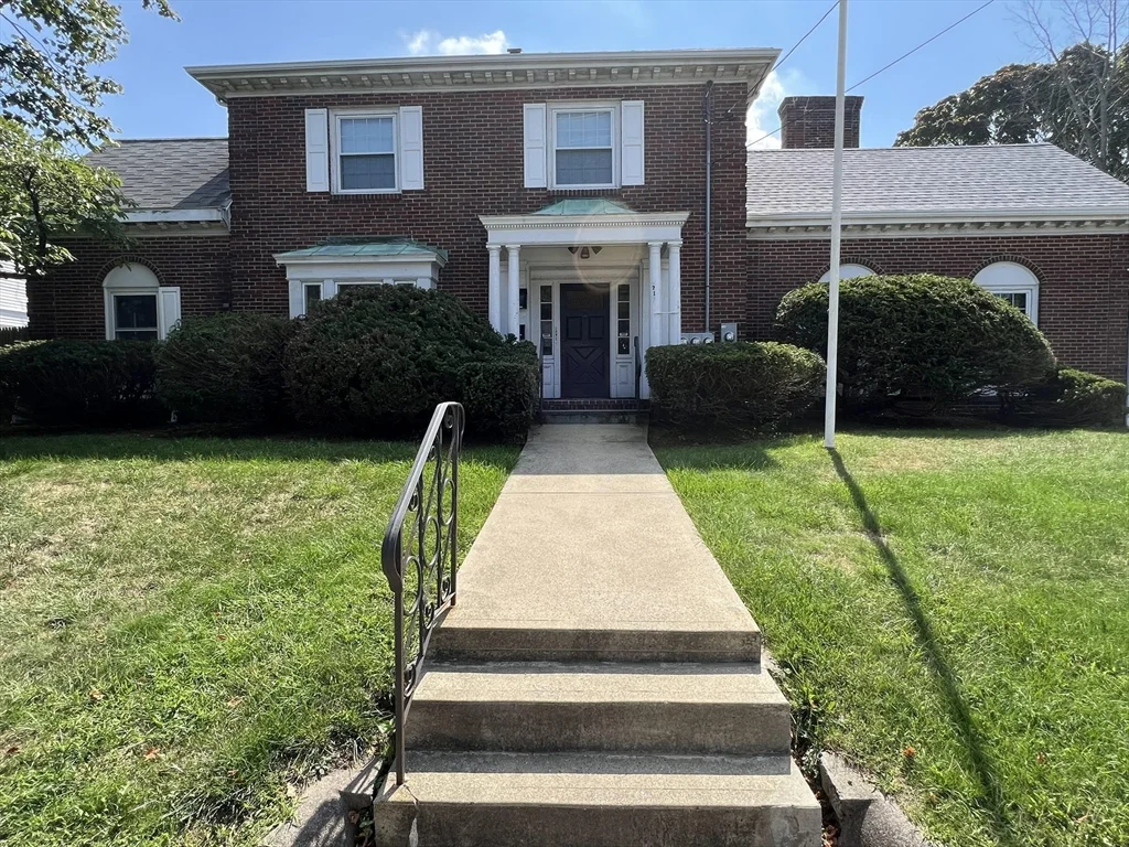 1 bed, 1 bath apartment for rent at 217 Cross Unit 1, Malden