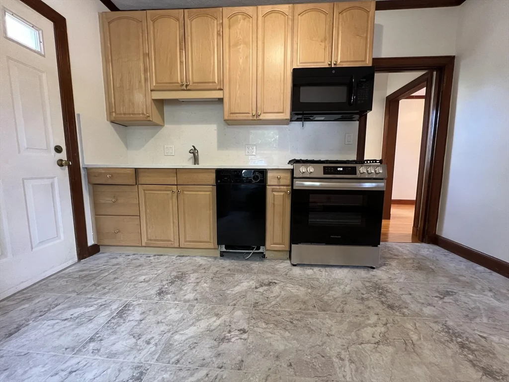 1 bed, 1 bath apartment for rent at 217 Cross Unit 1, Malden — photo 5 of 10