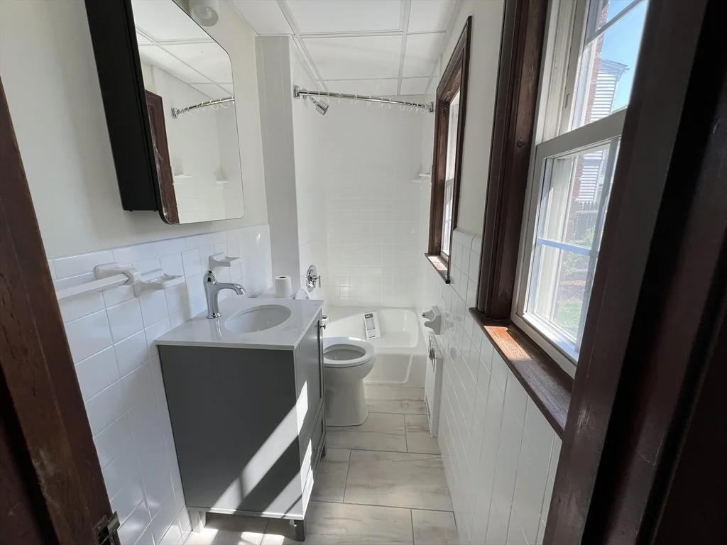 1 bed, 1 bath apartment for rent at 217 Cross Unit 1, Malden — photo 8 of 10