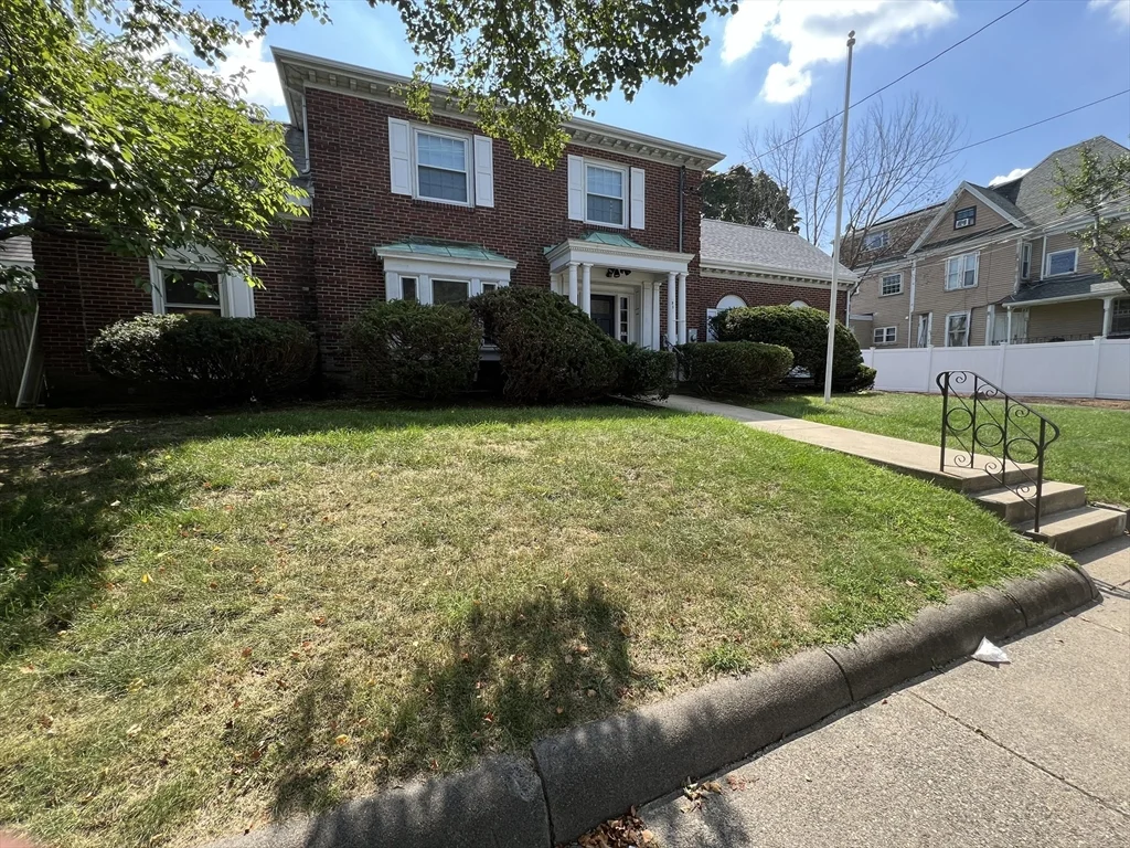 1 bed, 1 bath apartment for rent at 217 Cross Unit 1, Malden — photo 2 of 10