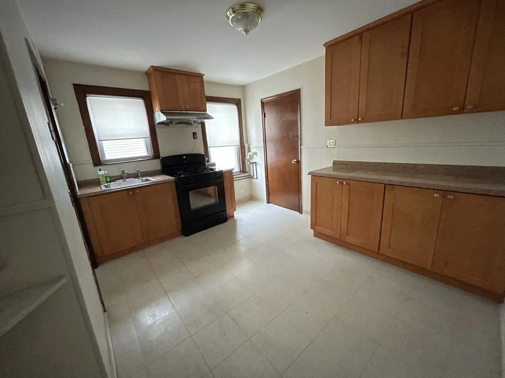 2 bed, 1 bath apartment for rent at 217 Faneuil St Unit 1, Brighton — photo 7 of 8