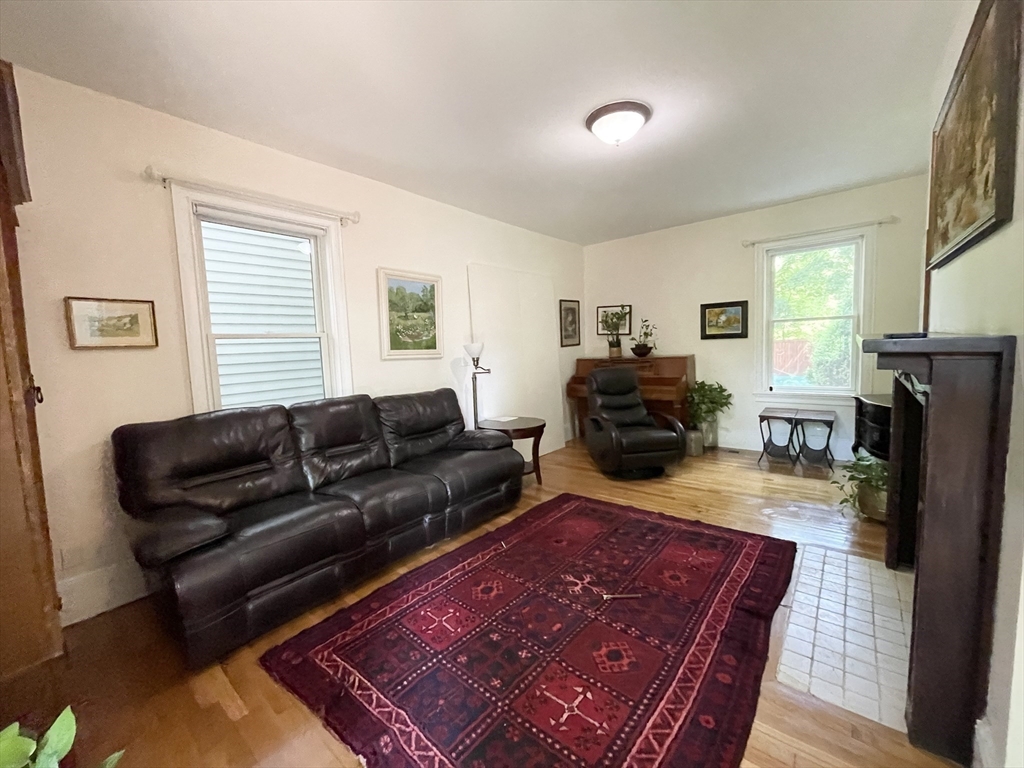 3 bed, 1 bath apartment for rent at 217 Freeman, Coolidge Corner — photo 3 of 20