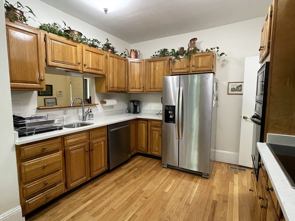3 bed, 1 bath apartment for rent at 217 Freeman, Coolidge Corner — photo 5 of 20