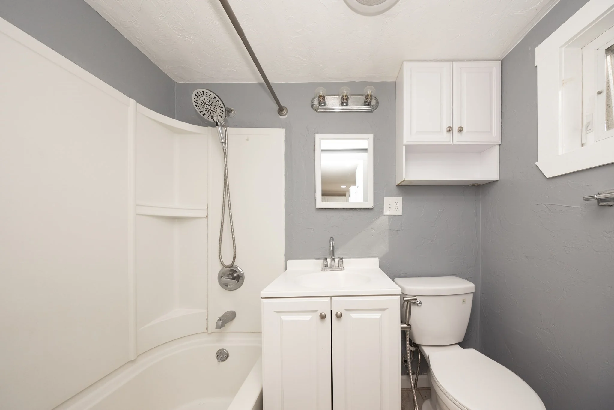 2 bed, 1 bath apartment for rent at 217 Grafton St Unit 2, Shrewsbury — photo 3 of 23