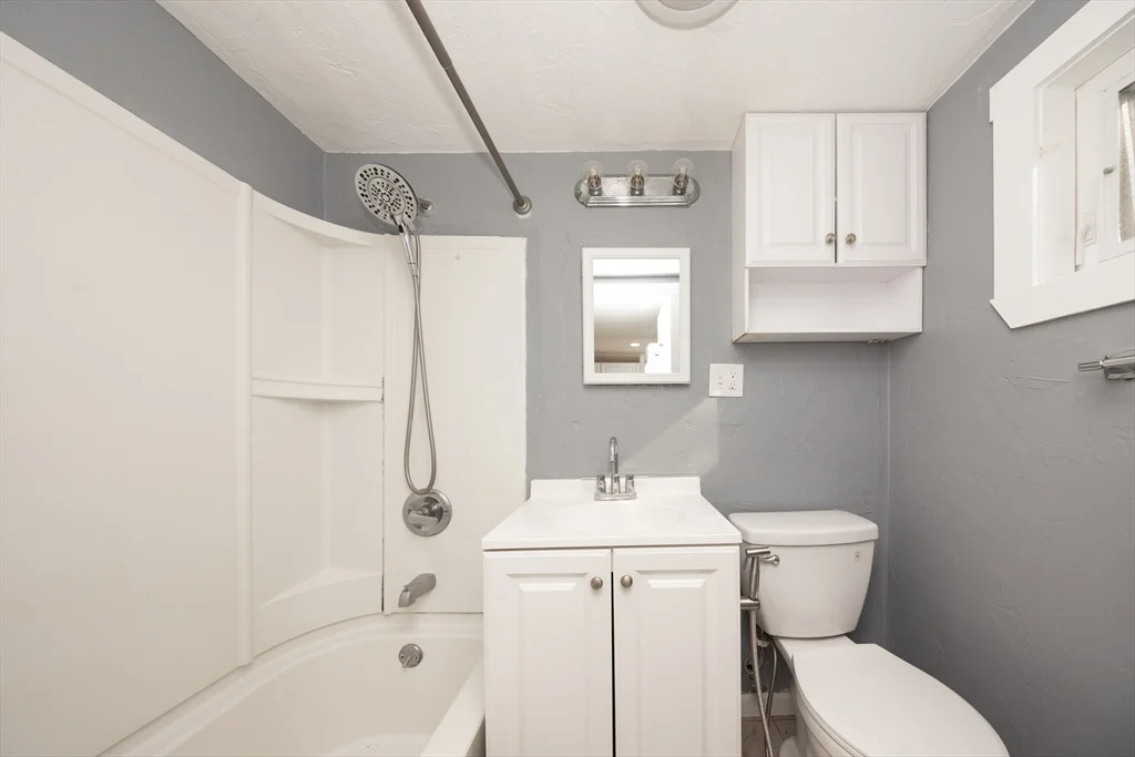 2 bed, 1 bath apartment for rent at 217 Grafton St Unit 2, Shrewsbury — photo 3 of 23