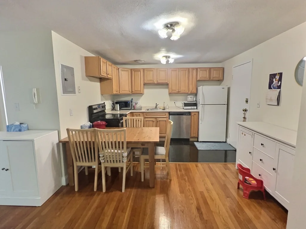 2 bed, 1 bath apartment for rent at 217 Kent Unit 12, Longwood — photo 2 of 8