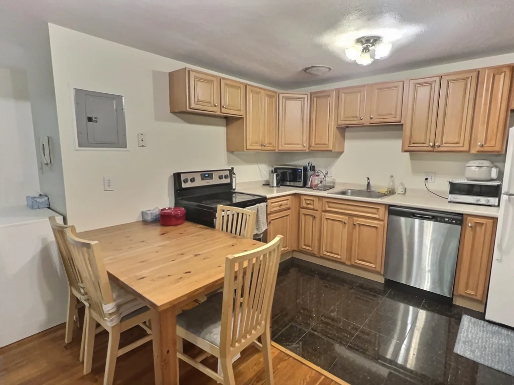 2 bed, 1 bath apartment for rent at 217 Kent Unit 12, Longwood — photo 3 of 8