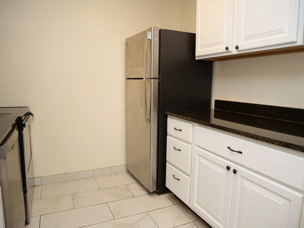 Studio bed, 1 bath apartment for rent at 217 Kent Unit 23, Longwood — photo 2 of 6