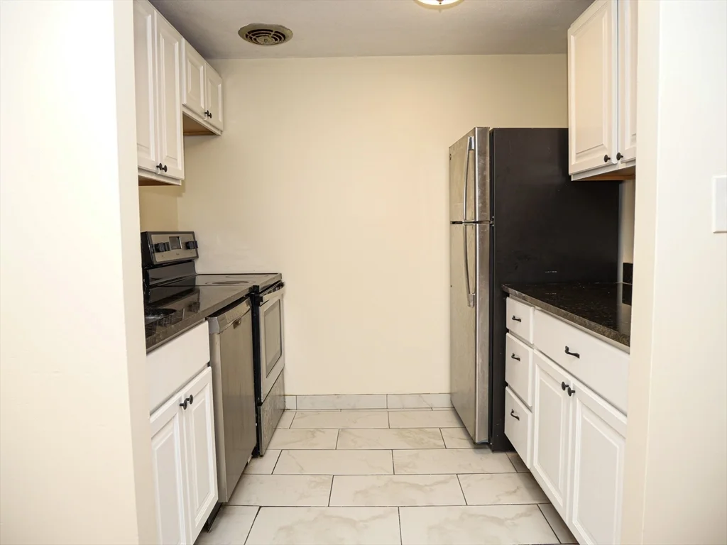 Studio bed, 1 bath apartment for rent at 217 Kent Unit 23, Longwood — photo 1 of 6