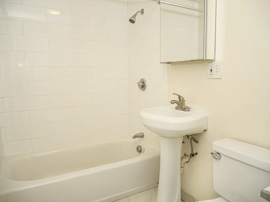 Studio bed, 1 bath apartment for rent at 217 Kent Unit 23, Longwood — photo 6 of 6