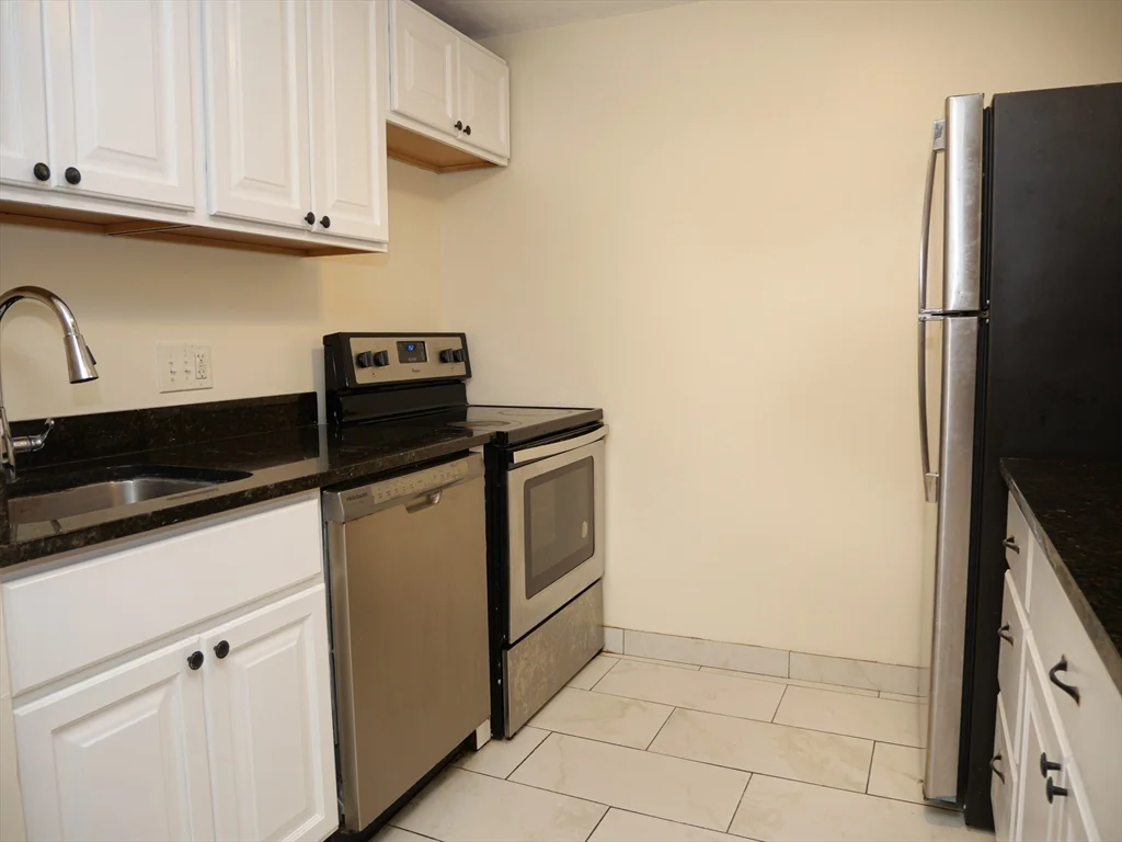 Studio bed, 1 bath apartment for rent at 217 Kent Unit 23, Longwood — photo 3 of 6