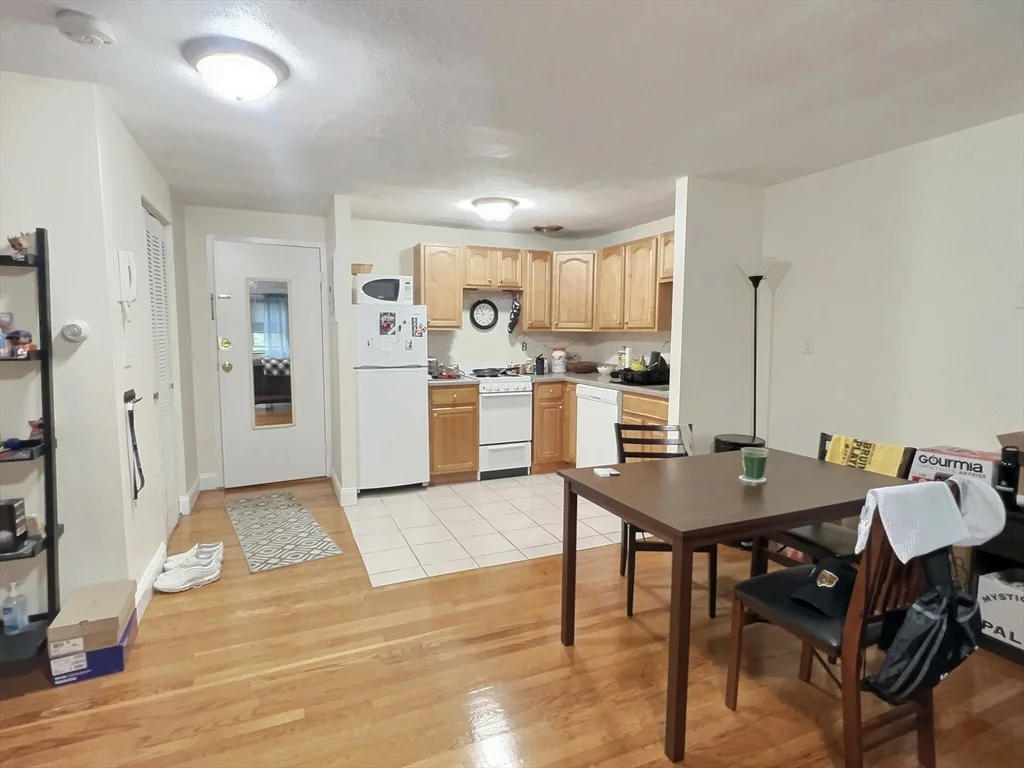 Studio bed, 1 bath apartment for rent at 217 Kent Unit 24, Longwood — photo 4 of 7