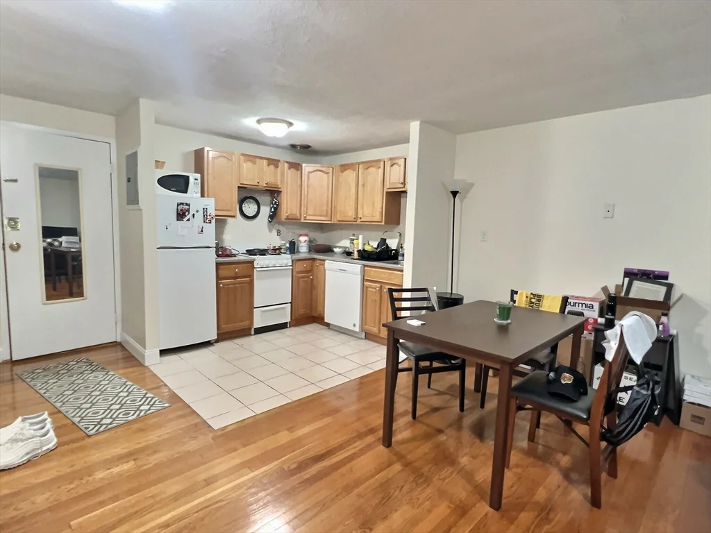 Studio bed, 1 bath apartment for rent at 217 Kent Unit 24, Longwood — photo 3 of 7