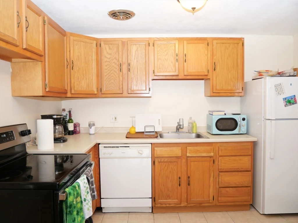 2 bed, 1 bath apartment for rent at 217 Kent Unit 27, Brookline — photo 2 of 6