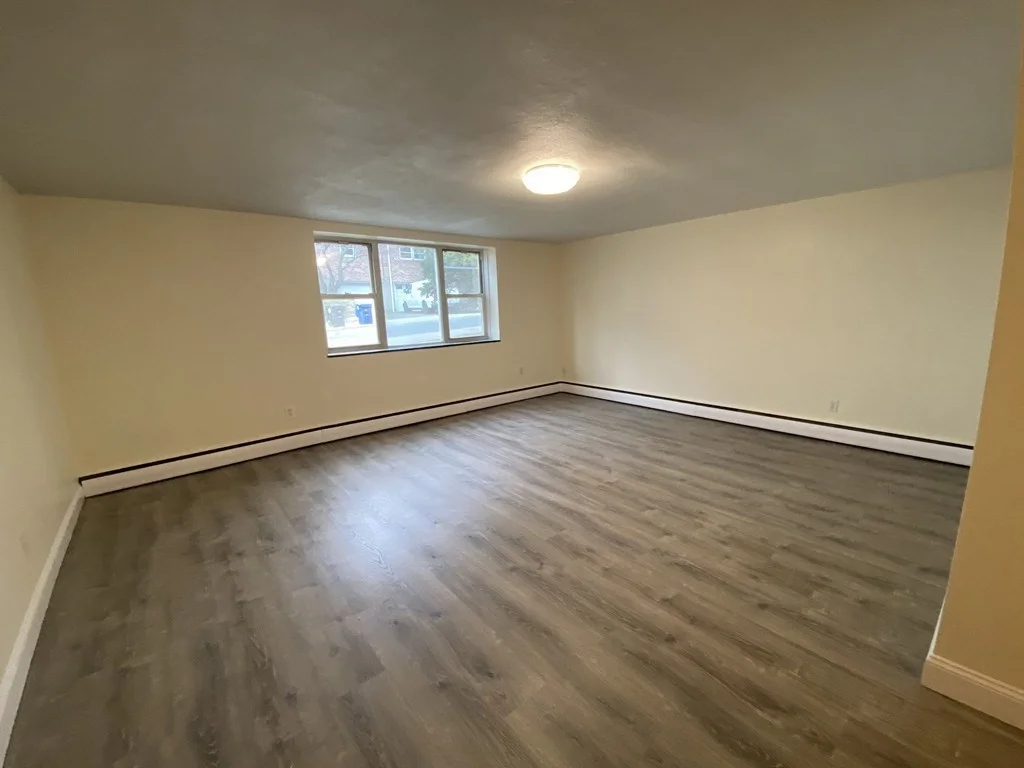 Studio bed, 1 bath apartment for rent at 217 Kent Unit 7, Longwood — photo 4 of 5