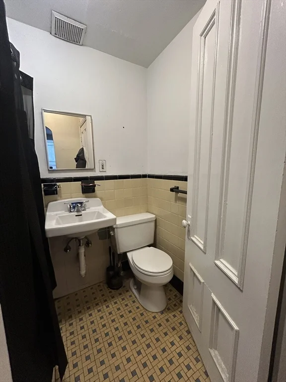 1 bed, 1 bath apartment for rent at 217 Newbury St Unit 2, Back Bay — photo 5 of 5
