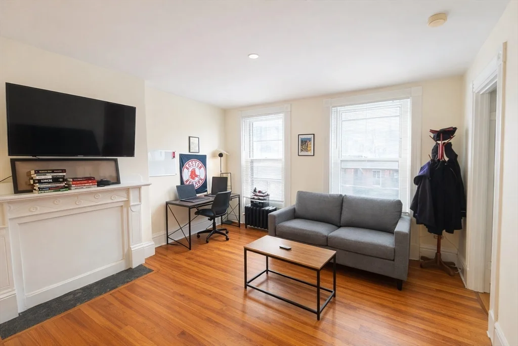 1 bed, 1 bath apartment for rent at 217 Newbury St Unit 2, Back Bay — photo 1 of 5