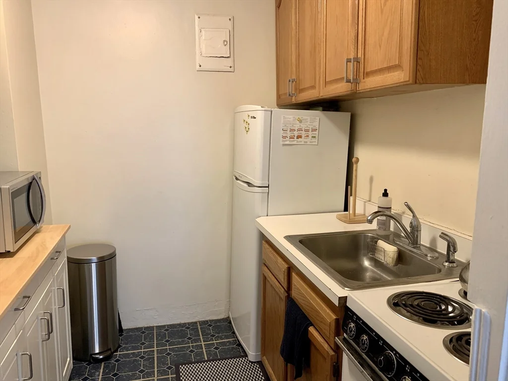 1 bed, 1 bath apartment for rent at 217 Newbuy St Unit 3, Back Bay — photo 5 of 8