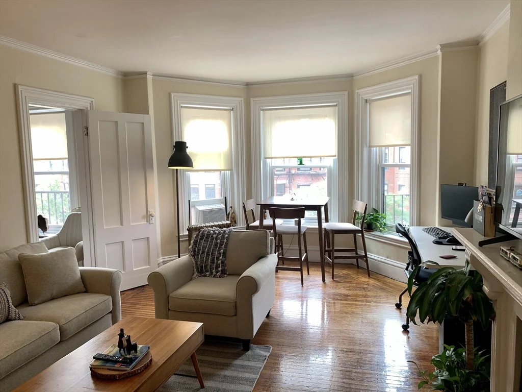 1 bed, 1 bath apartment for rent at 217 Newbuy St Unit 3, Back Bay — photo 2 of 8