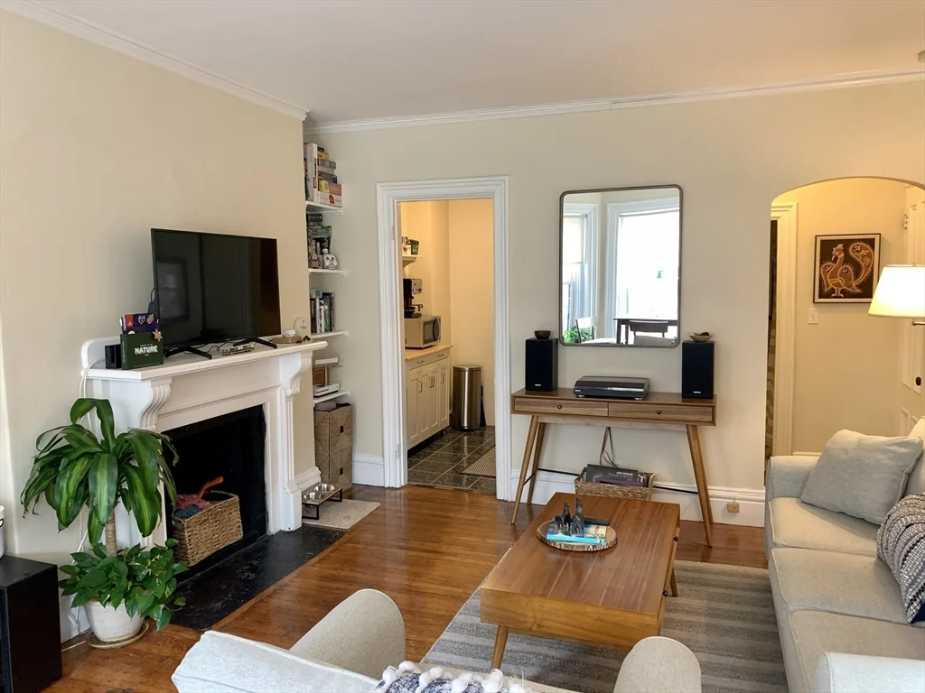 1 bed, 1 bath apartment for rent at 217 Newbuy St Unit 3, Back Bay — photo 4 of 8