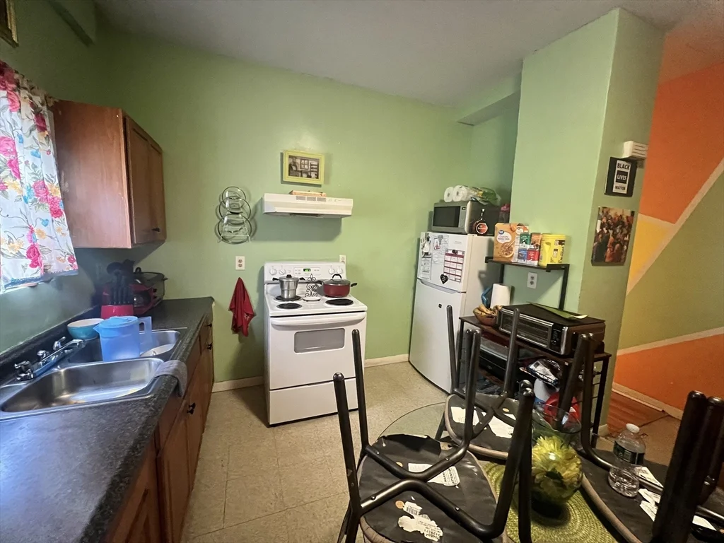 2 bed, 1 bath apartment for rent at 217 Pleasant St Unit 1W, Brockton — photo 1 of 7