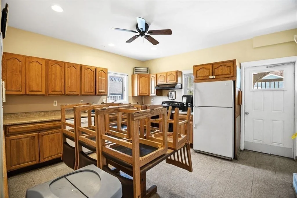 5 bed, 1 bath apartment for rent at 217 Plymouth Unit R2, Holbrook — photo 2 of 8